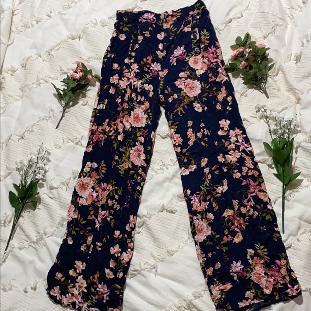 High-waisted flared pant, with floral pattern
